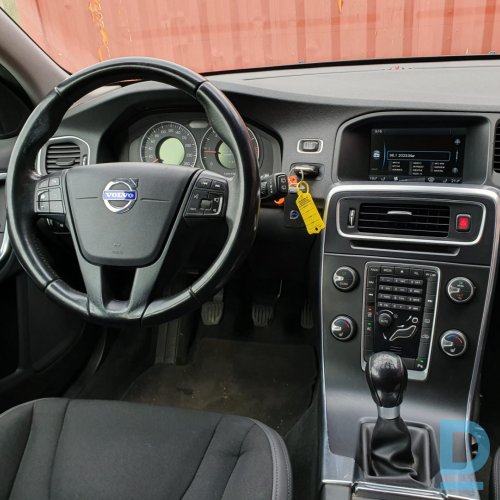 Pārdod Volvo V60 2.0D4 Kinetic, 2013