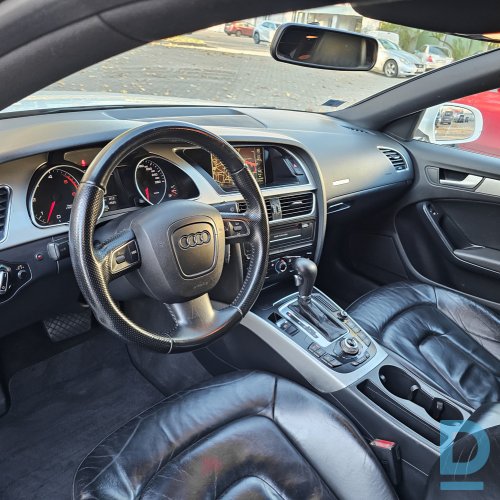 Pārdod Audi A5 3.0D, 2010