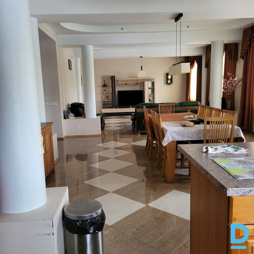 Pārdod māju , 600m² Pārdod māju , 600m²