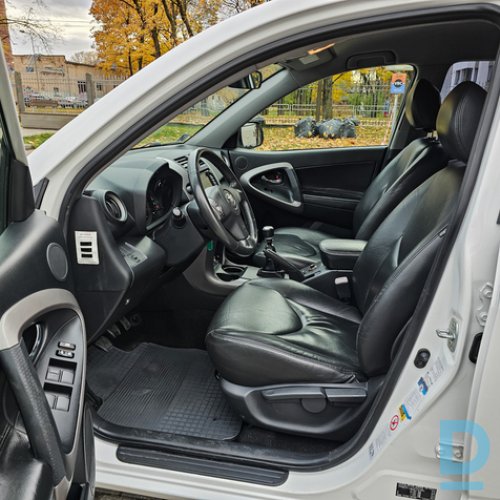 Pārdod Toyota RAV 4 2.2d, 2009