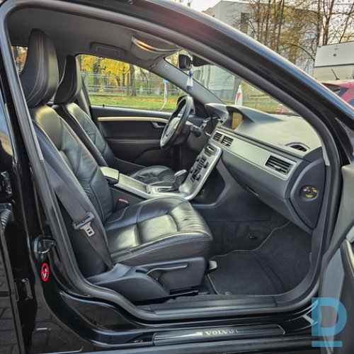 Pārdod Volvo V70 2.0d, 2013