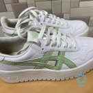 Продают Asics Женские кеды, кроссовки