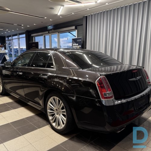 Pārdod Chrysler 300C Platinum 3.0d, 2013