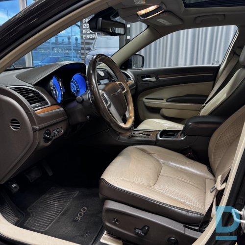 Pārdod Chrysler 300C Platinum 3.0d, 2013