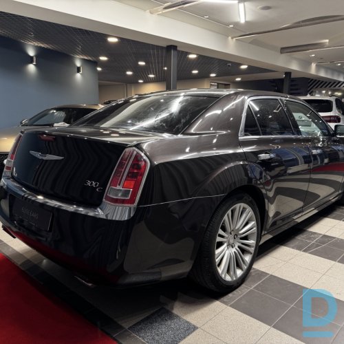 Pārdod Chrysler 300C Platinum 3.0d, 2013