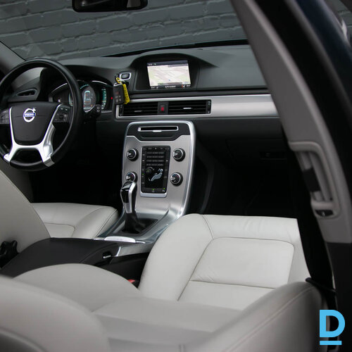 Pārdod Volvo V70 2.0d, Summum, 2014