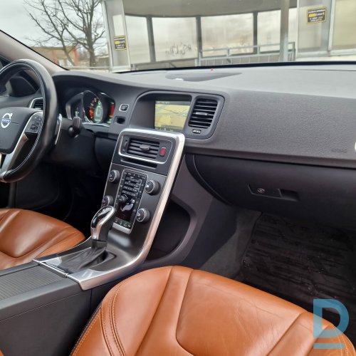 Pārdod Volvo S60 2.5, 2013