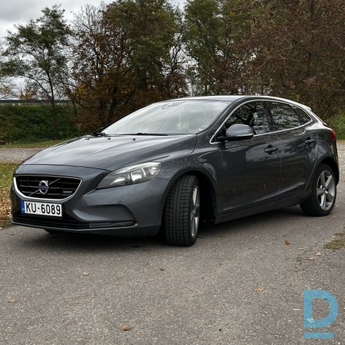 Pārdod Volvo V40, 2013