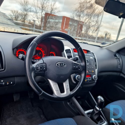 Pārdod Kia Ceed 1.6, 2012