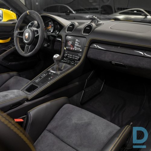 Pārdod Porsche Cayman GT4, 2020