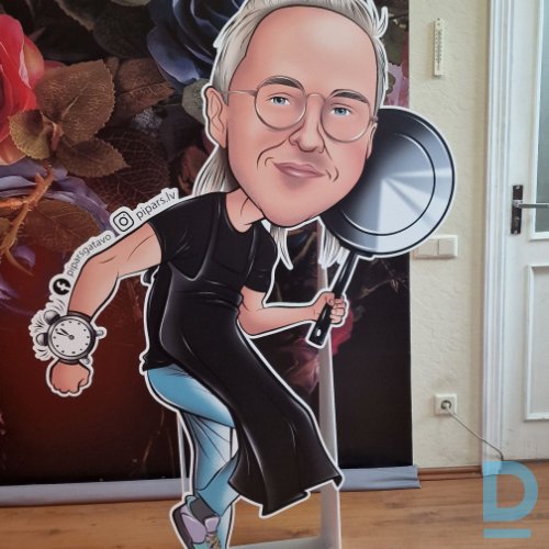 Lielformāta puzles un stāvfigūras.