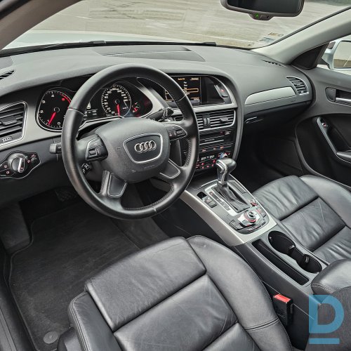 Pārdod Audi A4 2.0D, 2012
