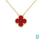 Продают Van Cleef & Arpels Vintage Alhambra pendant