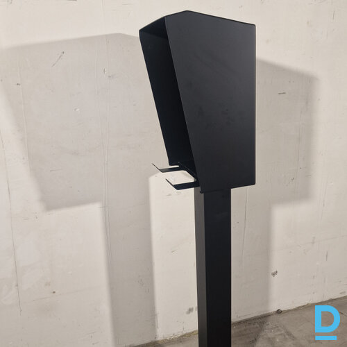 Tiek pārdots elektroauto uzlādes stacijas stabs. Tiek pārdots elektroauto uzlādes stacijas stabs.