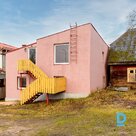 Продается солнечный двухэтажный дом в самом центре Лимбажи.Недвижимость идеально