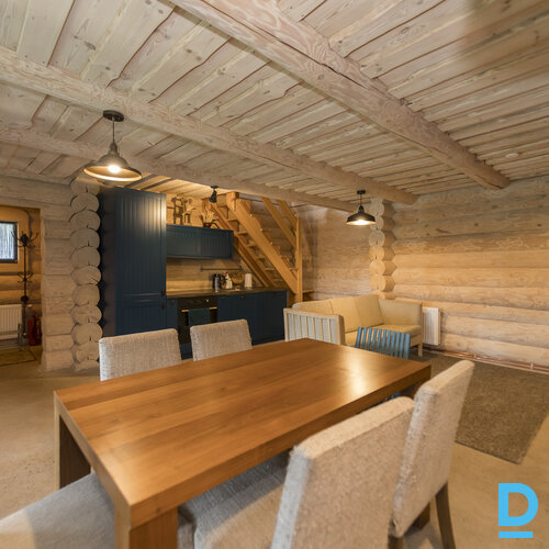 Pārdod māju Annes, Pāce Pārdod māju Annes, Pāce