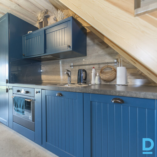 Pārdod māju Annes, Pāce Pārdod māju Annes, Pāce