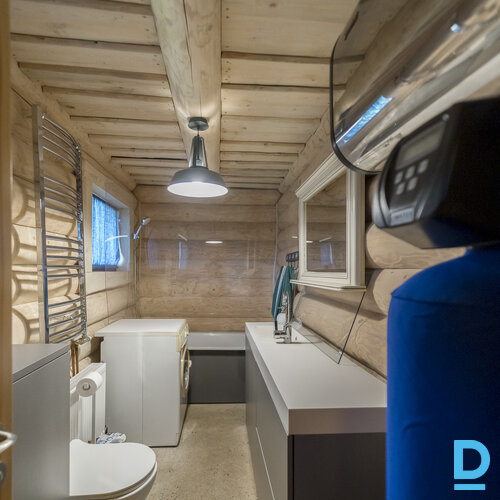 Pārdod māju Annes, Pāce Pārdod māju Annes, Pāce