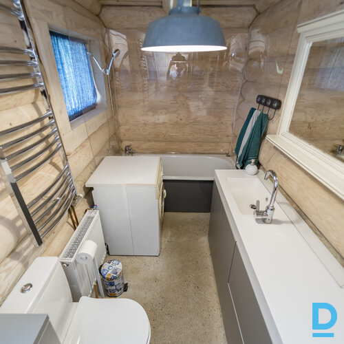 Pārdod māju Annes, Pāce Pārdod māju Annes, Pāce