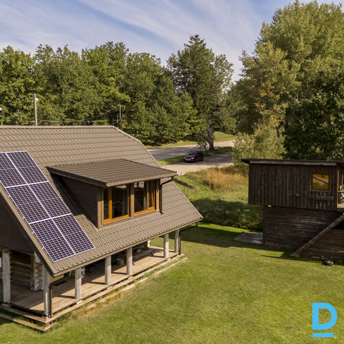 Pārdod māju Annes, Pāce Pārdod māju Annes, Pāce