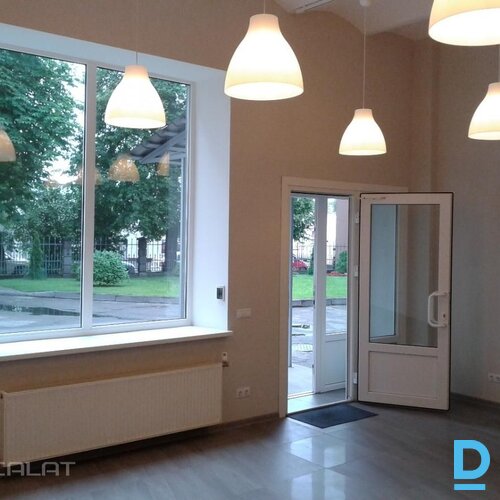 Izīrē salona telpas Rūpniecības iela 42