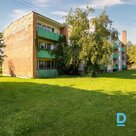 Dzīvokļa plānojuma apraksts:- caurstaigājama istaba;- 2 izolētas istabas;- atsev