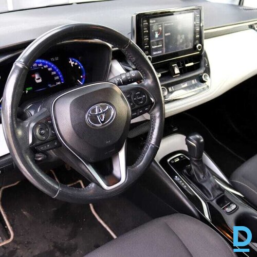 Pārdod Toyota Corolla Hybrid Touring Sport 1.8, 2022