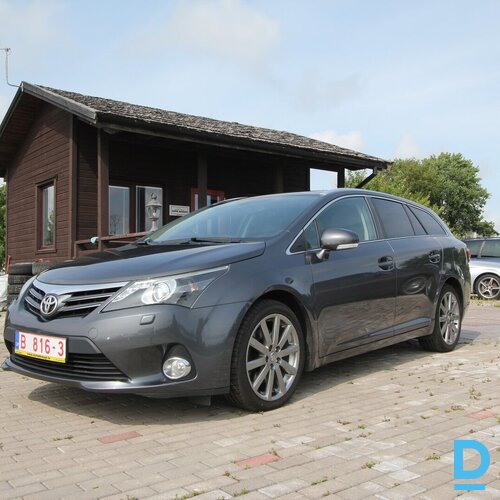 Pārdod Toyota Aveneis 2.2D, 2013