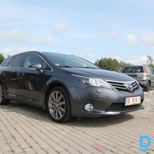 Pārdod Toyota Aveneis 2.2D, 2013
