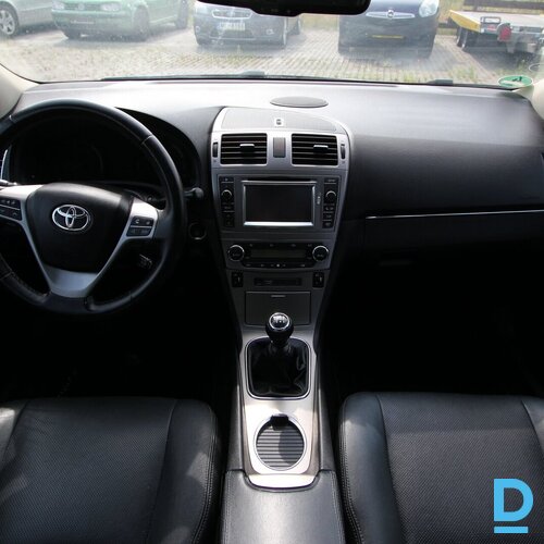 Pārdod Toyota Aveneis 2.2D, 2013