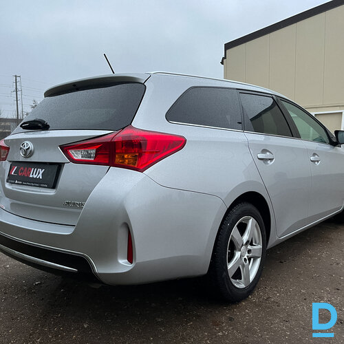 Pārdod Toyota Auris, 2015