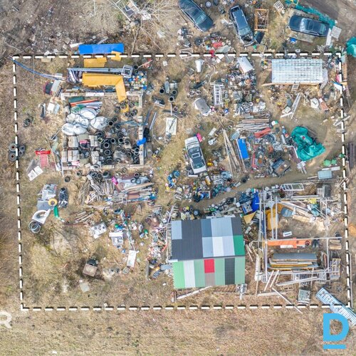 Pārdošanā 1100 m² zemes gabals ar privātmājas pamatiem un pirts/atpūtas ēku.Pirm