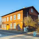 Pārdošanā namīpašums ar 8 dzīvokļiem un 3600 m² zemes gabalu Rūjienā.Koka māja a