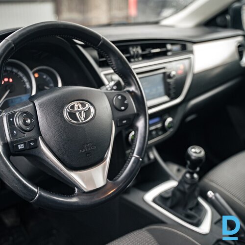 Pārdod Toyota Auris 1.6i, 2014