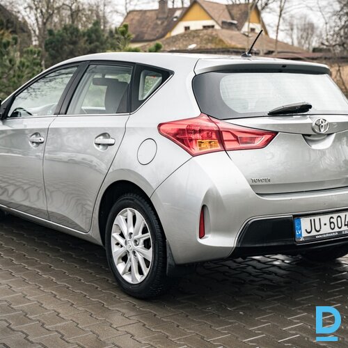 Pārdod Toyota Auris 1.6i, 2014