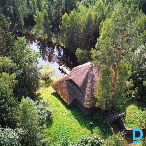 Savrupmāja Amatciemā ar privātu ezeru un plašu zemes gabalu Savrupmāja Amatciemā ar privātu ezeru un plašu zemes gabalu