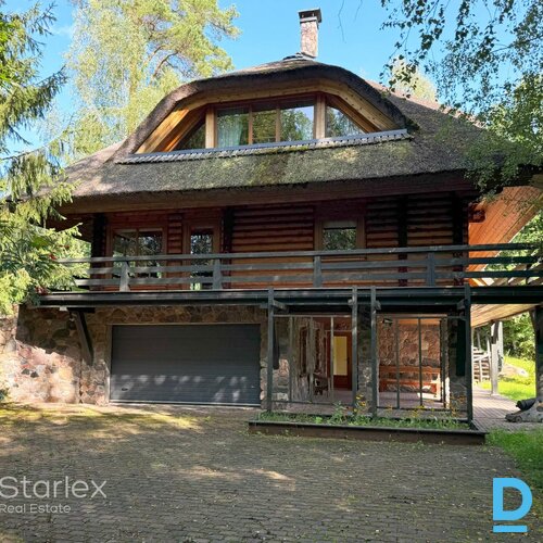 Savrupmāja Amatciemā ar privātu ezeru un plašu zemes gabalu Savrupmāja Amatciemā ar privātu ezeru un plašu zemes gabalu