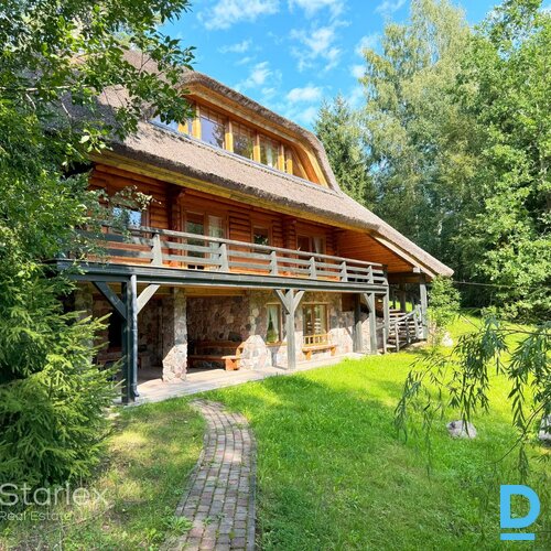 Savrupmāja Amatciemā ar privātu ezeru un plašu zemes gabalu Savrupmāja Amatciemā ar privātu ezeru un plašu zemes gabalu