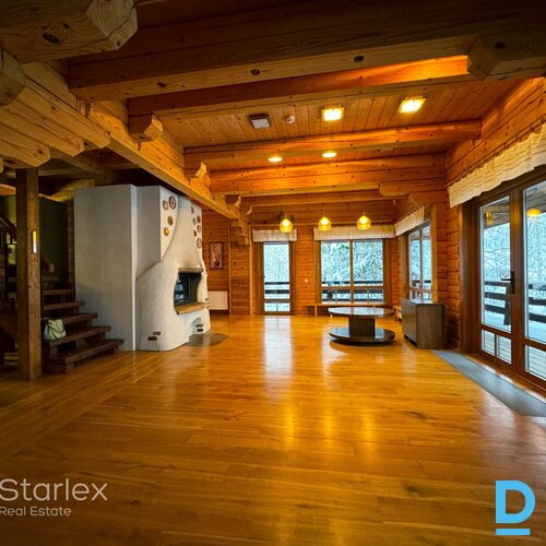 Savrupmāja Amatciemā ar privātu ezeru un plašu zemes gabalu Savrupmāja Amatciemā ar privātu ezeru un plašu zemes gabalu