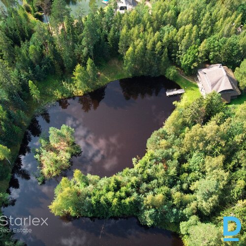 Savrupmāja Amatciemā ar privātu ezeru un plašu zemes gabalu Savrupmāja Amatciemā ar privātu ezeru un plašu zemes gabalu