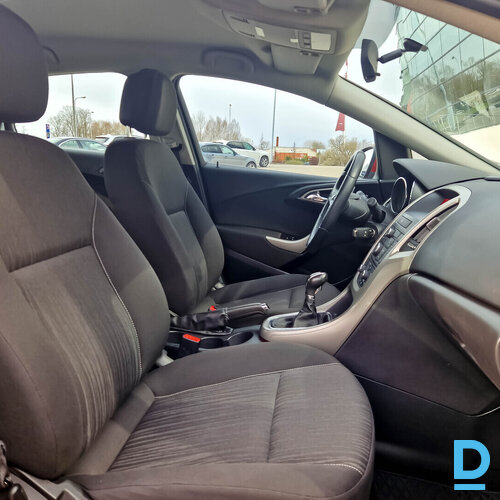Pārdod Opel Astra 1.4i, 2012