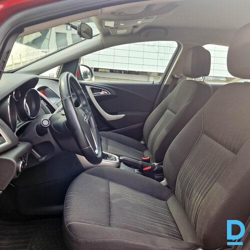 Pārdod Opel Astra 1.4i, 2012
