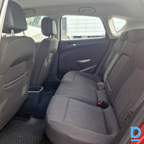Pārdod Opel Astra 1.4i, 2012
