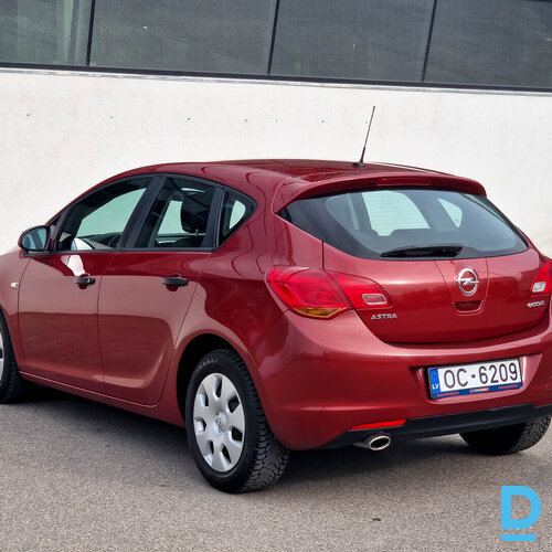 Pārdod Opel Astra 1.4i, 2012