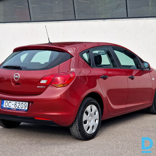 Pārdod Opel Astra 1.4i, 2012