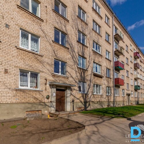 2 istabu dzīvoklis, Butļerova iela 4, Ķīmija, Daugavpils, Latvija.
