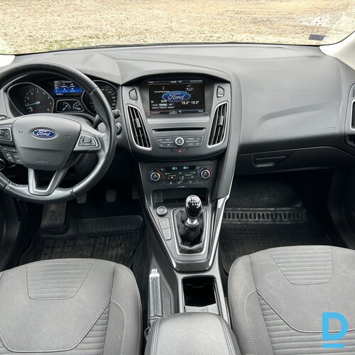 Pārdod Ford Focus 1.0i, 2015