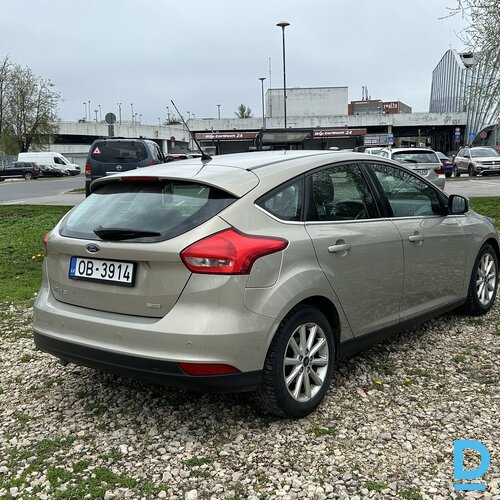 Pārdod Ford Focus 1.0i, 2015