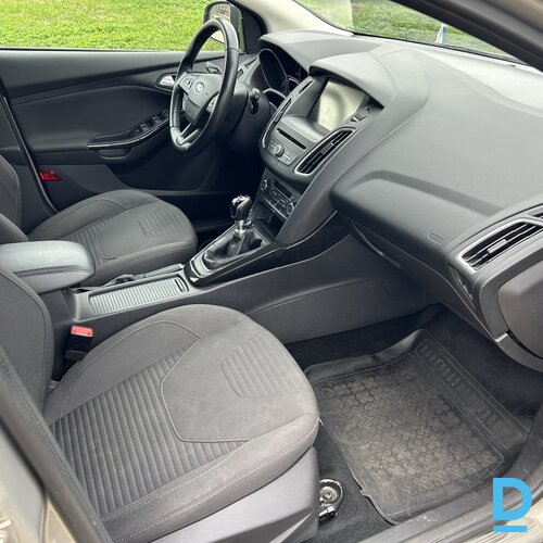 Pārdod Ford Focus 1.0i, 2015