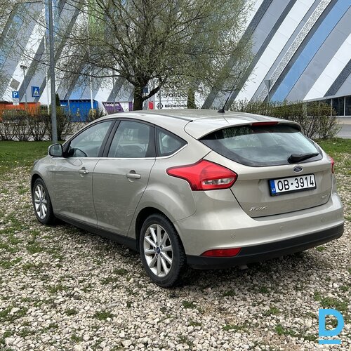 Pārdod Ford Focus 1.0i, 2015